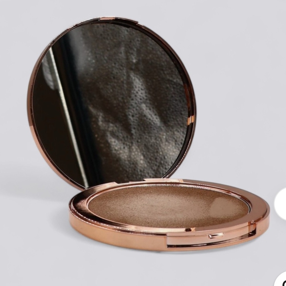 Elaluz by Camila Coelho Cream Bronzer Born in Rio
Samba 0.62 oz - Picture 4 of 7